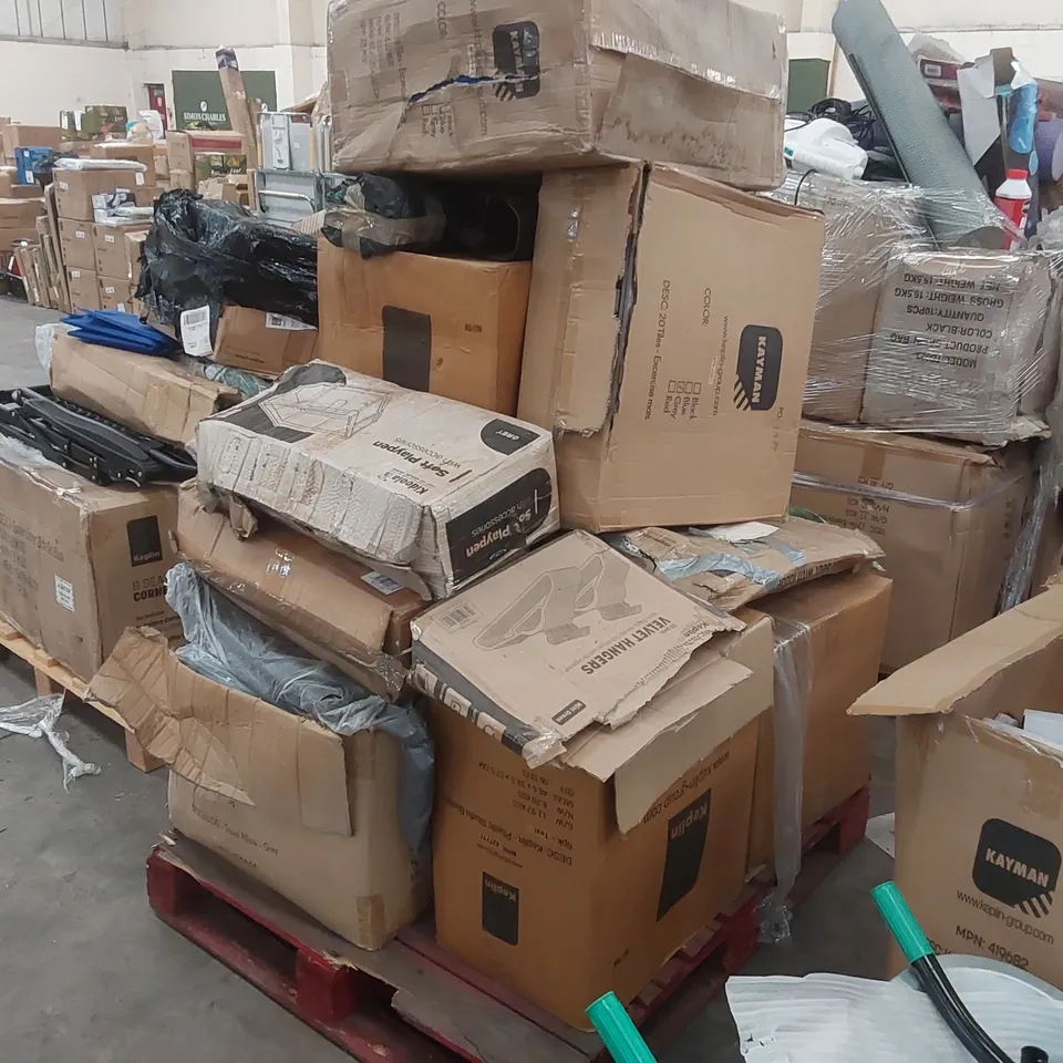 PALLET OF ASSORTED CONSUMER PRODUCTS/FURNITURE PARTS INCLUDING: PLAY PEN, VELVET CLOTHES HANGERS, YOGA MAT ECT