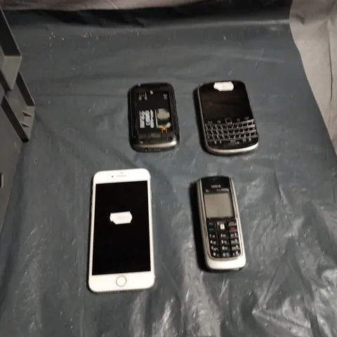 APPROXIMATELY 25 ASSORTED USED PHONES AND PHONE PARTS TO INCLUDE BLACKBERRY, NOKIA, APPLE IPHONE