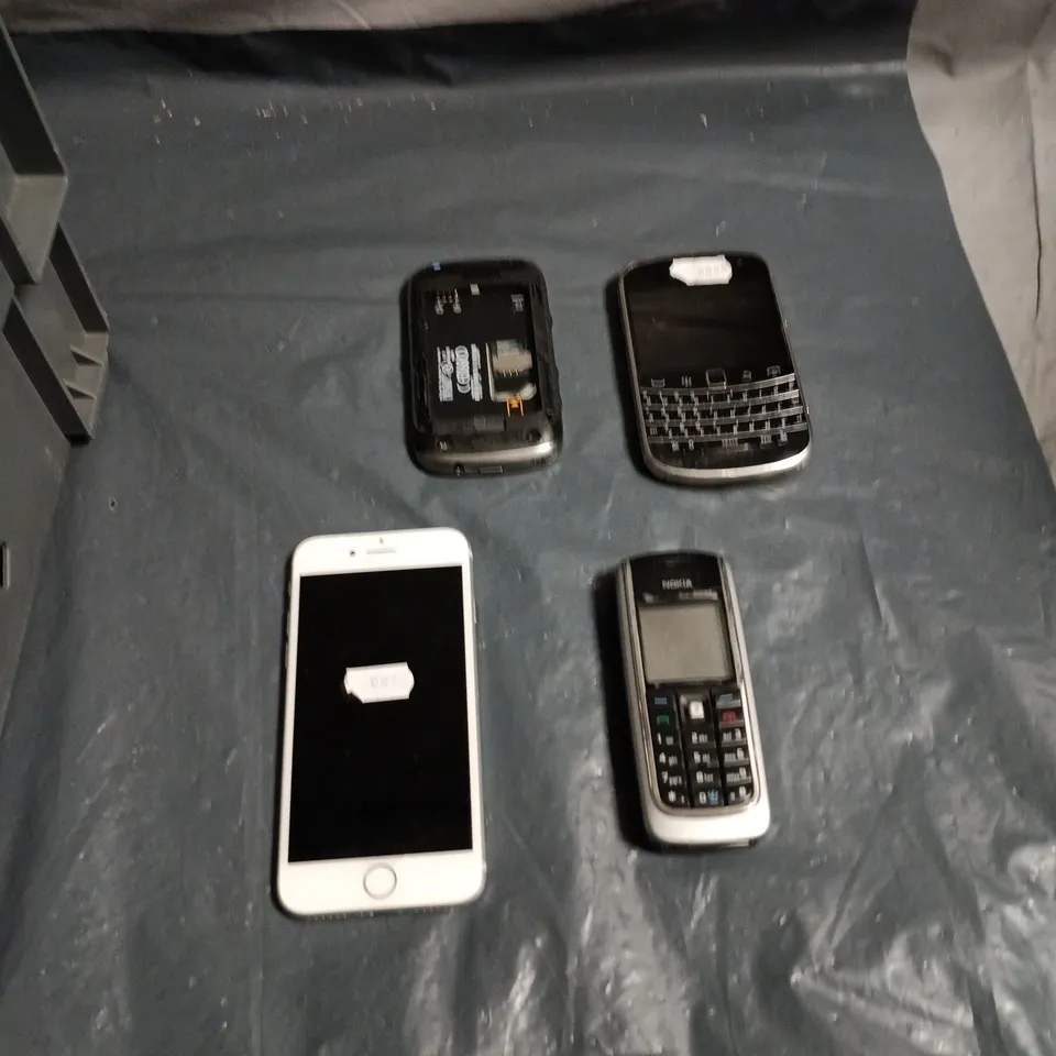 APPROXIMATELY 25 ASSORTED USED PHONES AND PHONE PARTS TO INCLUDE BLACKBERRY, NOKIA, APPLE IPHONE