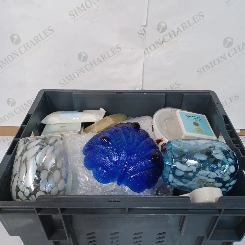 BOX TO CONTAIN A MIXED ASSORTMENT OF GLASS WEAR & CANDLE WAX MELT - COLLECTION ONLYS