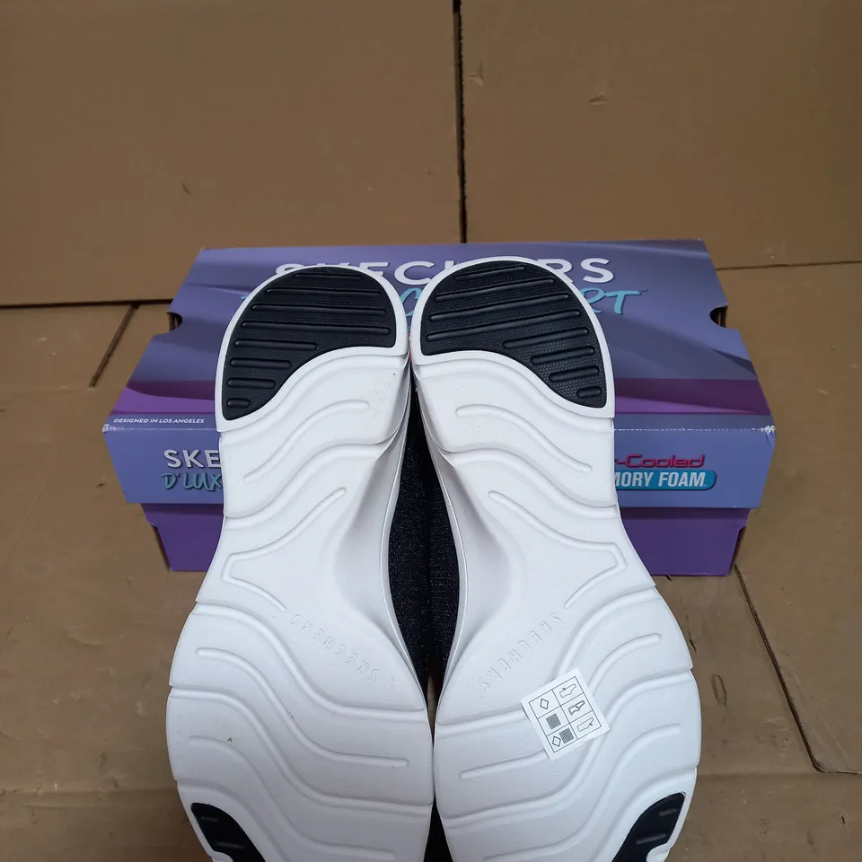 SKECHERS RELAXED FIT BLACK/WHITE WOMENS TRAINERS - SIZE 5.5