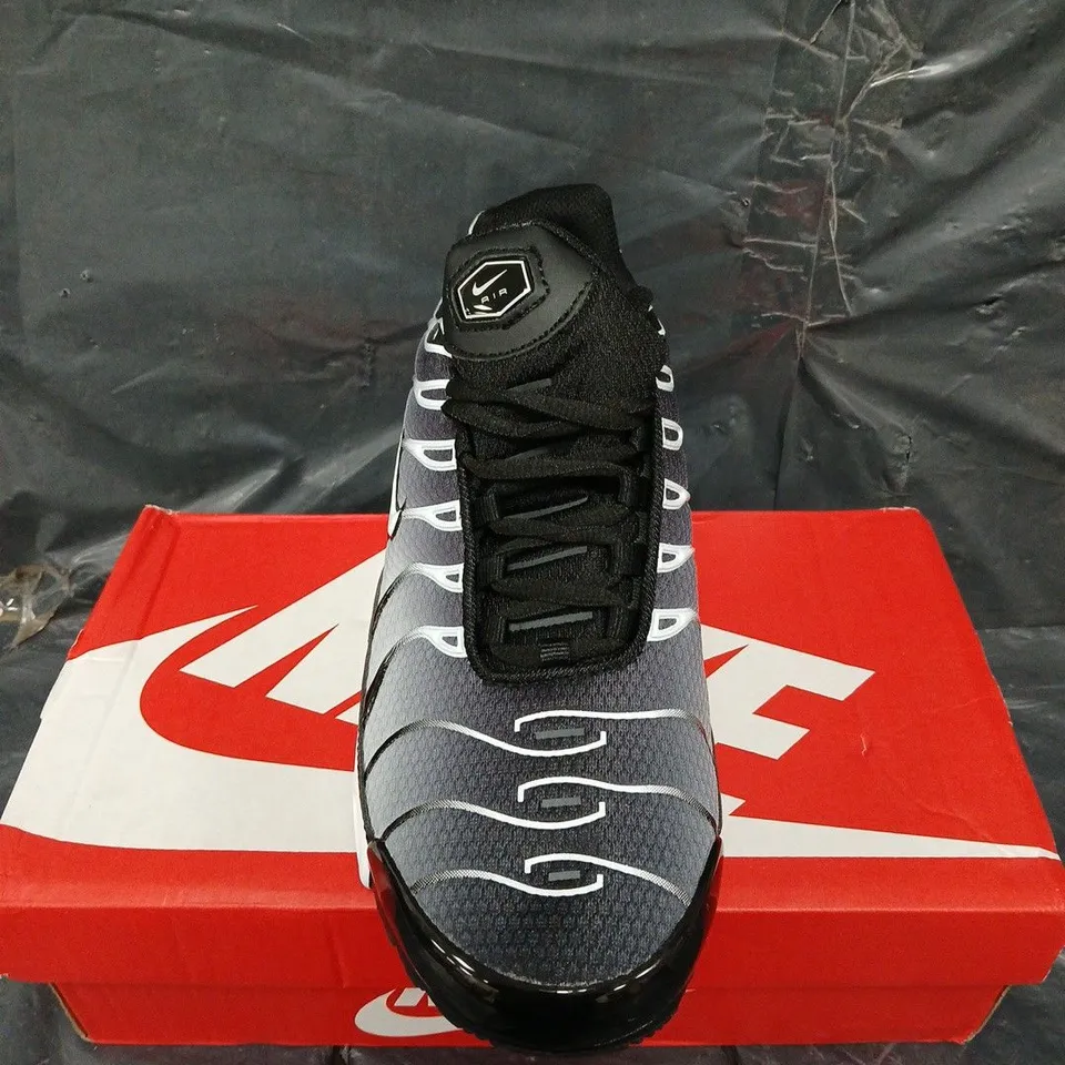 BOXED PAIR OF NIKE AIR MAX PLUS - UK SIZE 9