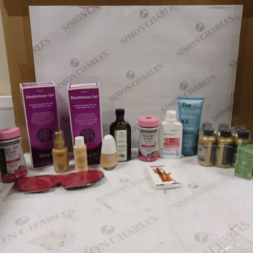 LOT OF APPROXIMATELY 20 HEALTH AND BEAUTY ITEMS TO INCLUDE THE SMOOTH GLIDE KIT. SHAVEKIT, NAYURE SPELL ROSEMARY OIL, AND NATURES BOUNTY GUMMIES ETC.