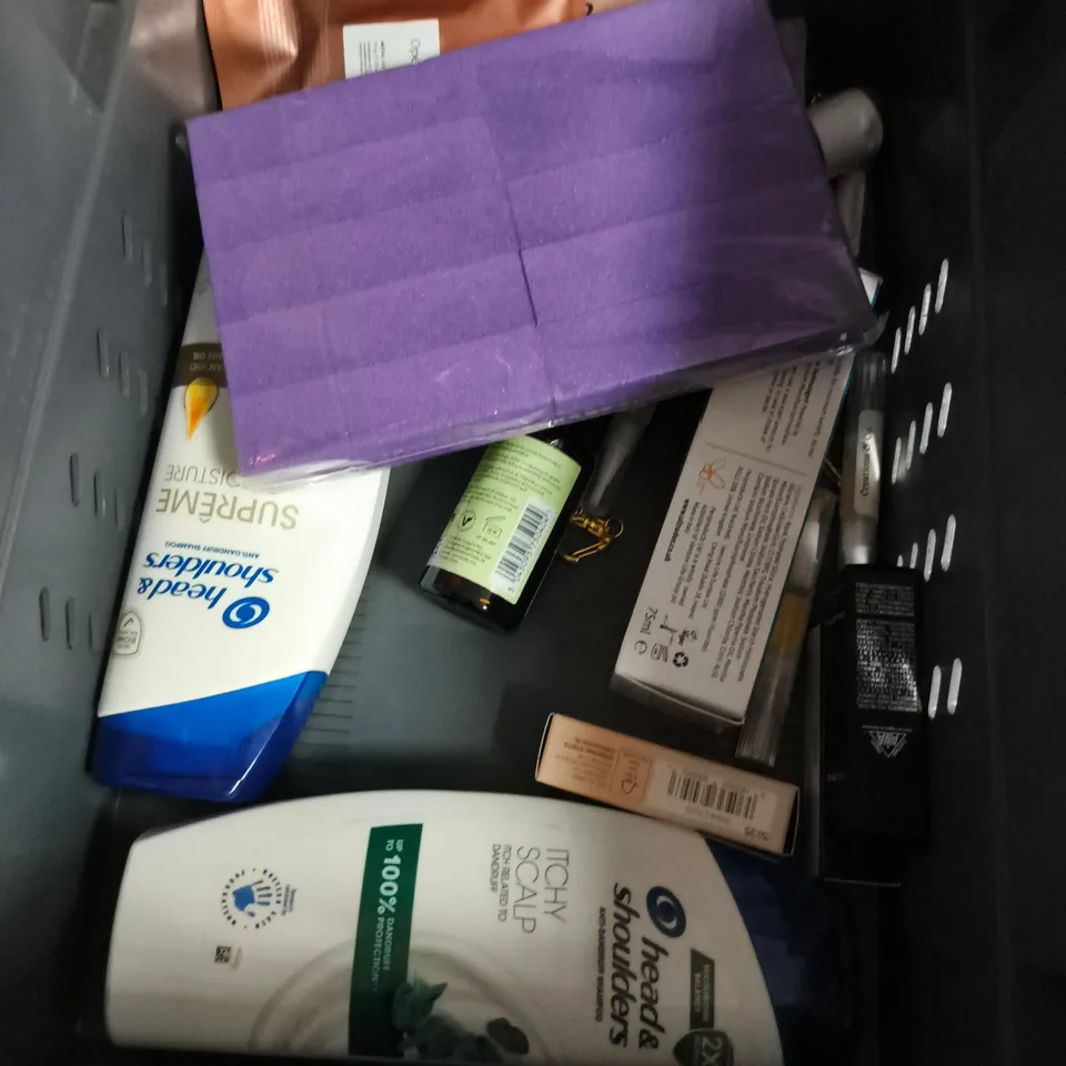 APPROXIMATEY 20 ASSORTED HEALTH AND BEAUTY PRODUCTS TO INCLUDE - Q+A SALICYLIC ACID BODY WASH - NEUTROGENA DEEP MOISTURE BODY LOTION - LIFE SUPPLIES CLASSIC MINT TOOTHPASTE REFILL - ETC