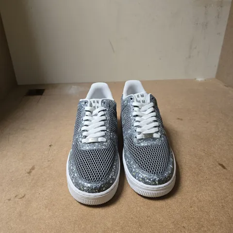 NIKE AIR TRAINERS – GREY SPECKLED MESH UPPER, WHITE SOLE - UK SIZE 9 