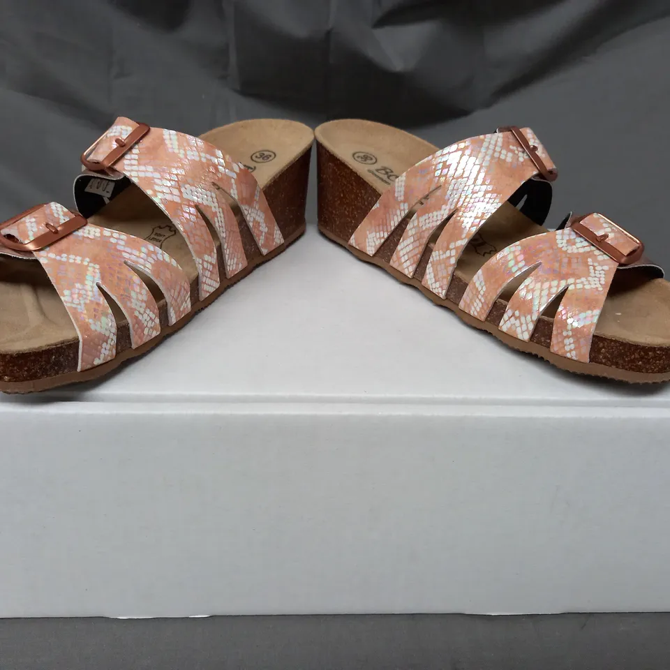 BOXED PAIR OF BONOVA WEDGE SANDALS IN PEACH SIZE 3