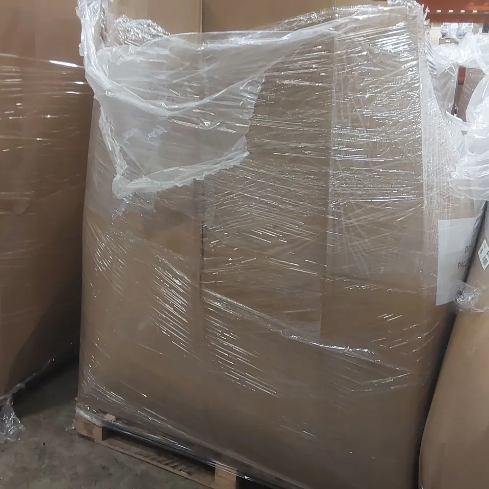PALLET CONTAINING APPROXIMATELY 100x BRAND NEW ASSORTED DESIGNER CLOTHING ITEMS INCLUDING: JD WILLIAMS JACKETS, SIMPLY BE JACKETS ECT