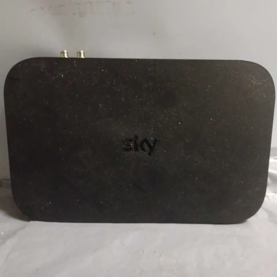 SKY Q BOX - ES130