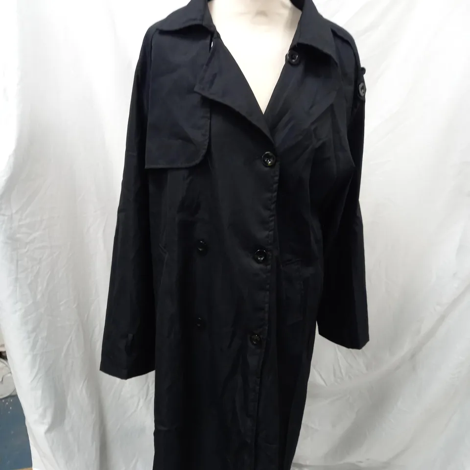 LOT OF CLOTHES APPROXIMATELY 30 TO INCLUDE COAT, T-SHIRT, JUMPER ETC