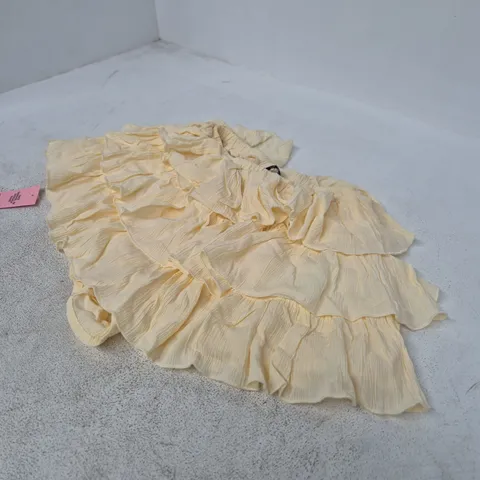 PRETTYLITTLETHING BUTTER YELLOW CHEESECLOTH RUFFLE MINI SKORT – UK 8 (EU 36)