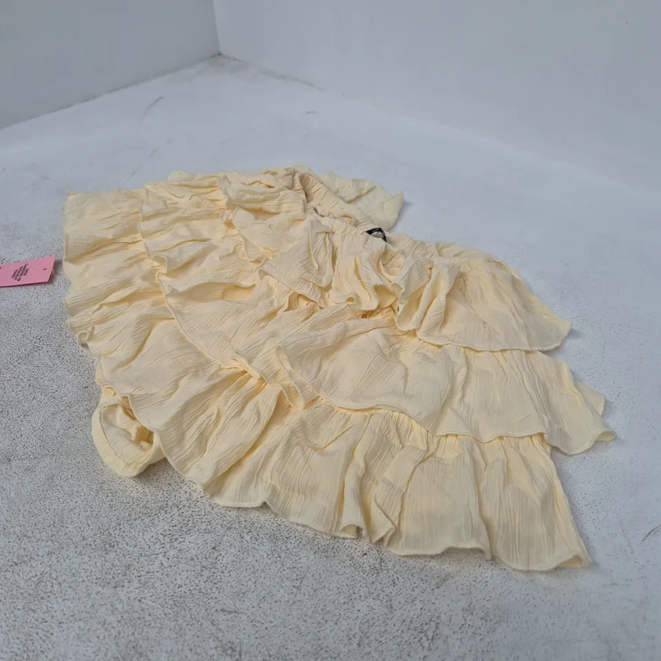 PRETTYLITTLETHING BUTTER YELLOW CHEESECLOTH RUFFLE MINI SKORT – UK 8 (EU 36)