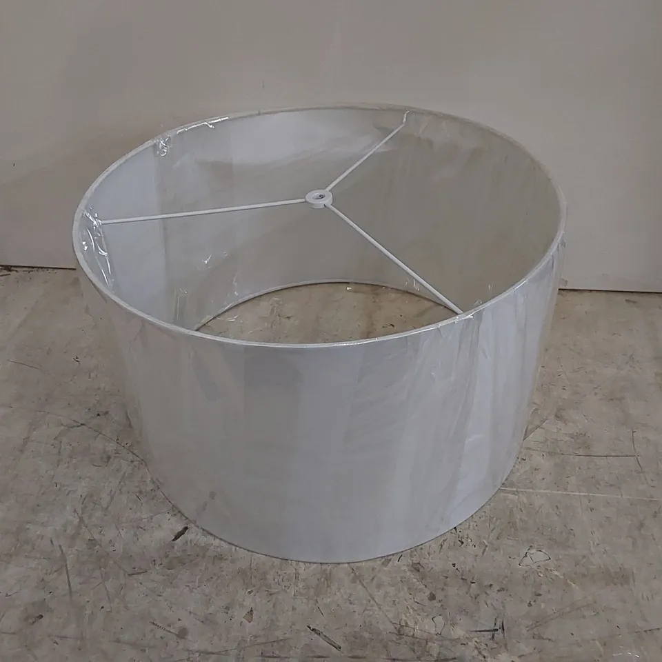 BOXED LAMP SHADE FOR A FREESTANDING LIGHT