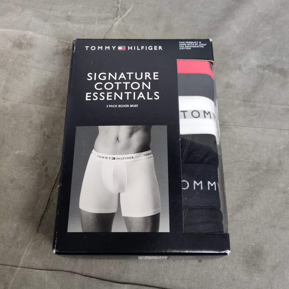 TOMMY HILFIGER SIGNATURE COTTON ESSENTIALS 3-PACK BOXER BRIEFS – MEN'S UNDERWEAR