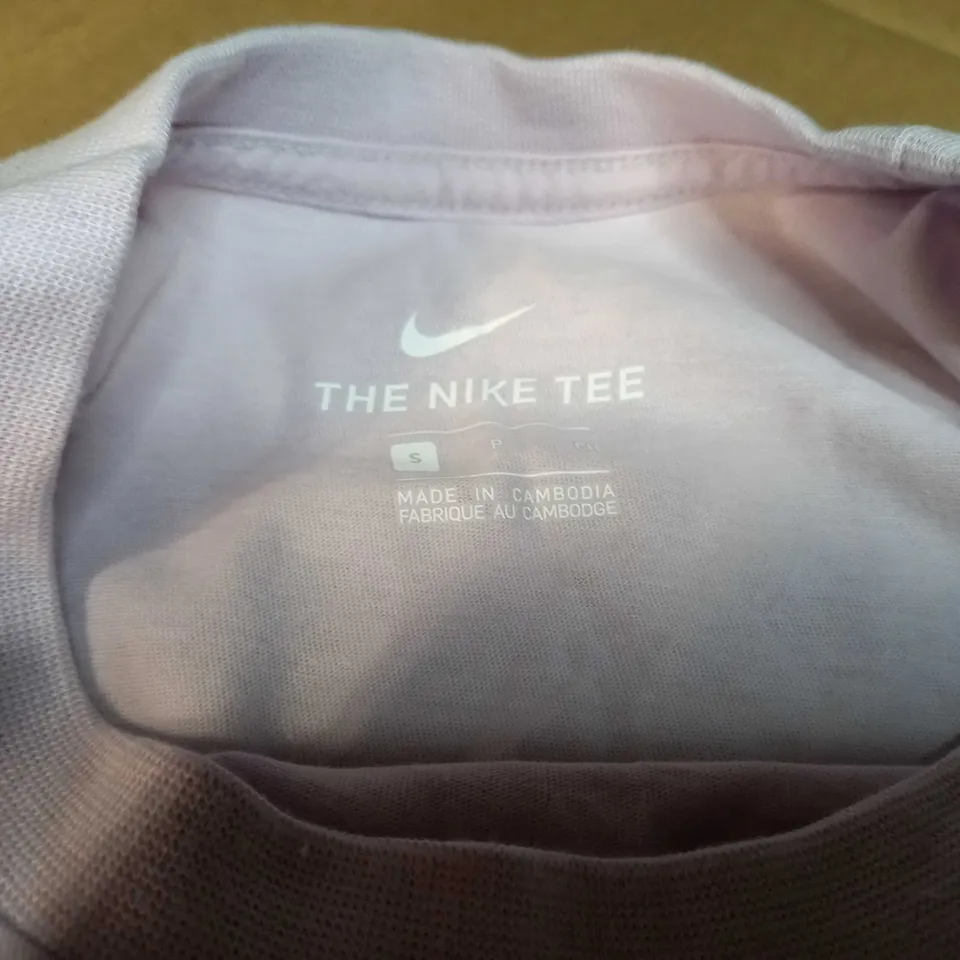 NIKE PASTEL LILAC/LOGO TEE - SMALL