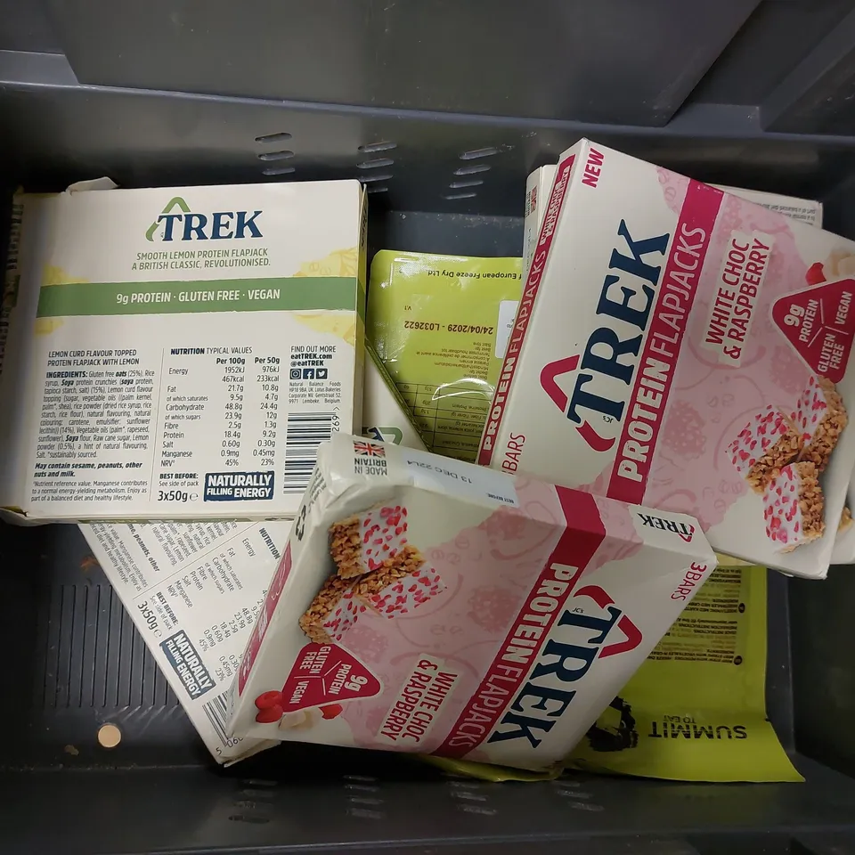 BOX OF APPROX 10 ITEMS TO INCLUDE TREK PROTEIN FLAPJACKS, SUMMIT TO EAT DRIED FOOD PACKS AND WHOLE FOOD EARTH ISLAND MIX