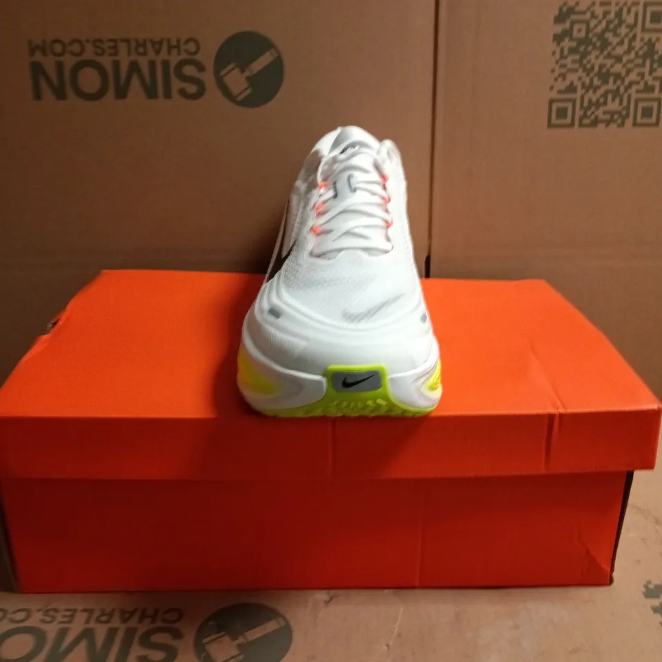 NIKE VOMERO PLUS TRAINERS – UK 13 (US 14.5), WHITE/VOLT