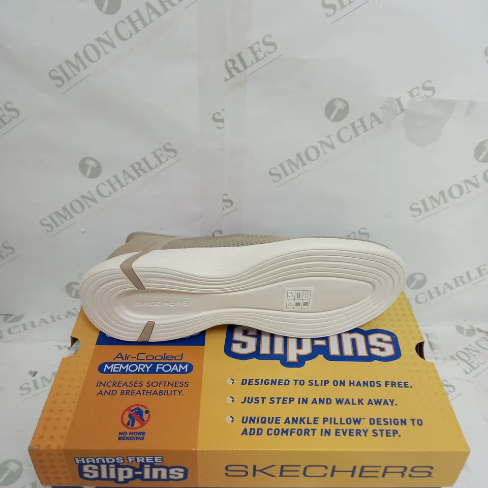 BOXED PAIR OF SKECHERS SWIFT ADVANCE SNEAKERS IN TAUPE SIZE 7