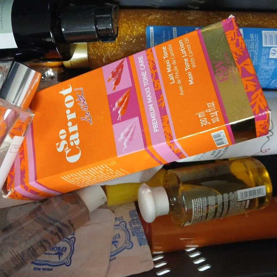 APPROXIMATELY 12 ASSORTED COSMETIC ITEMS INCLUDING VARIOUS MAKES AND BRANDS - COLLECTION ONLY