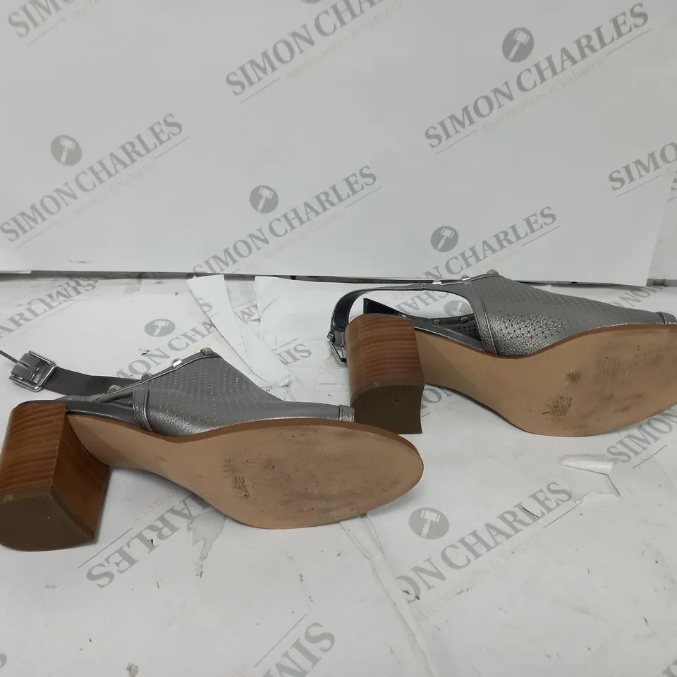 PAIR OF MARC FISHER METALLIC SANDALS UK SIZE 7.5