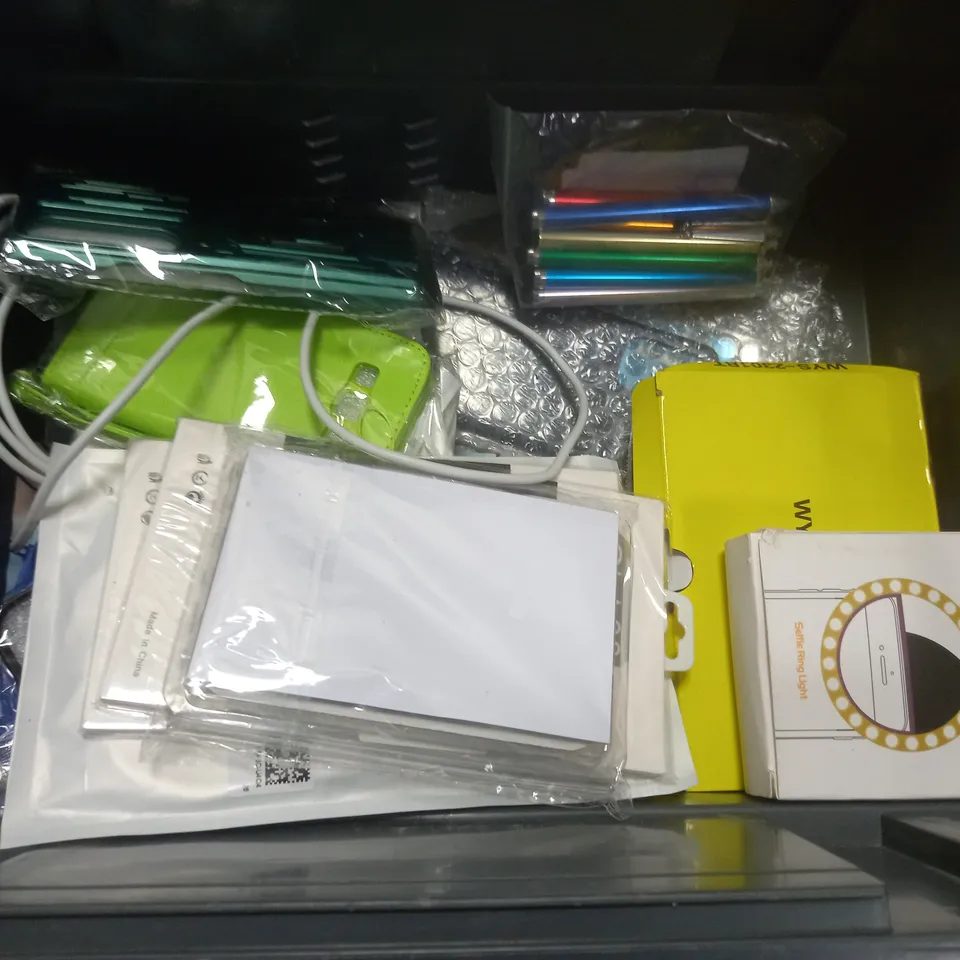 LOT OF ASSORTED MOBILE PHONE ACCESSORIES TO INCLUDE CASES, CHARGE CABLES AND SCREEN PROTECTORS