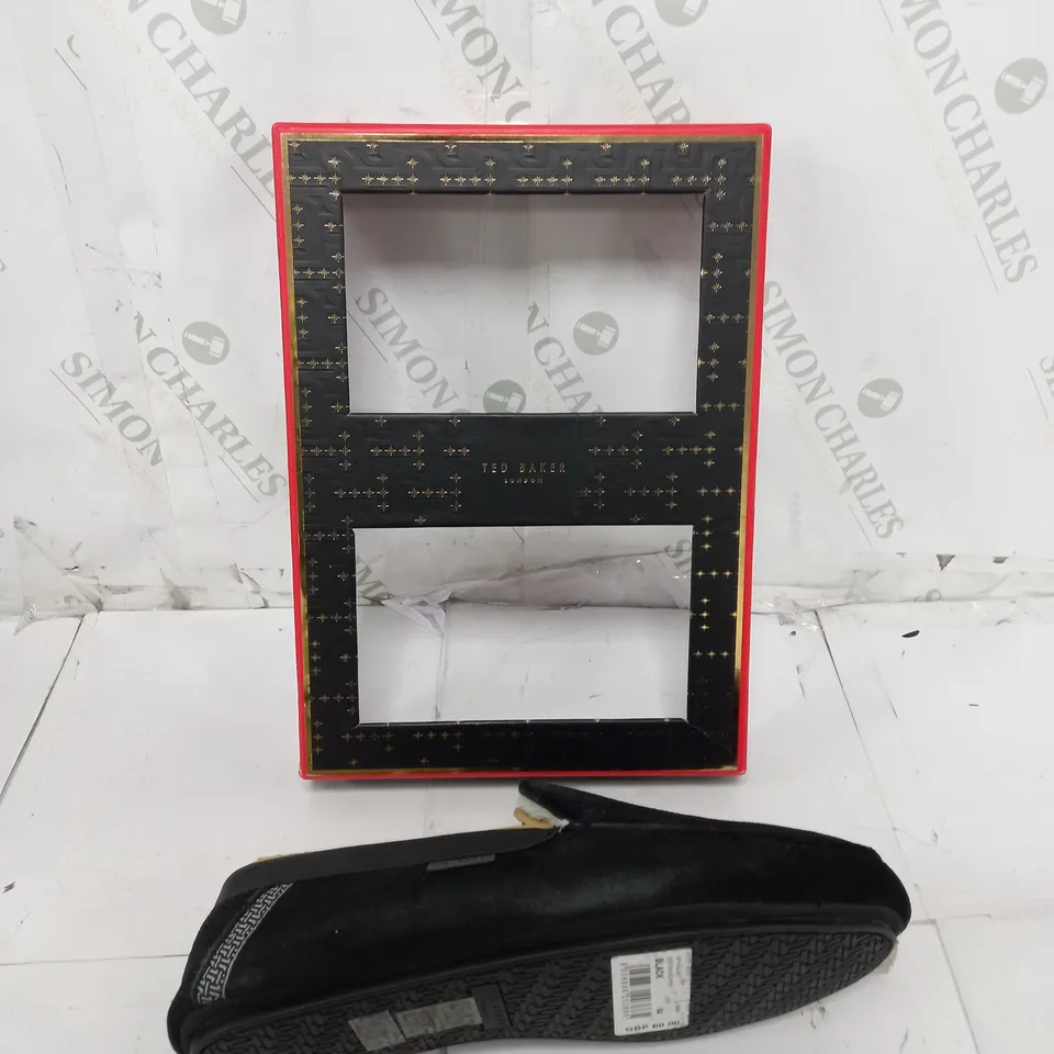 BOXED PAIR OF TED BAKER VALLANT BLACK SLIPPERS UK 10 