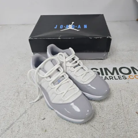AIR JORDAN 11 RETRO LOW β WHITE/UNIVERSITY BLUE, UK 10 (US 11)
