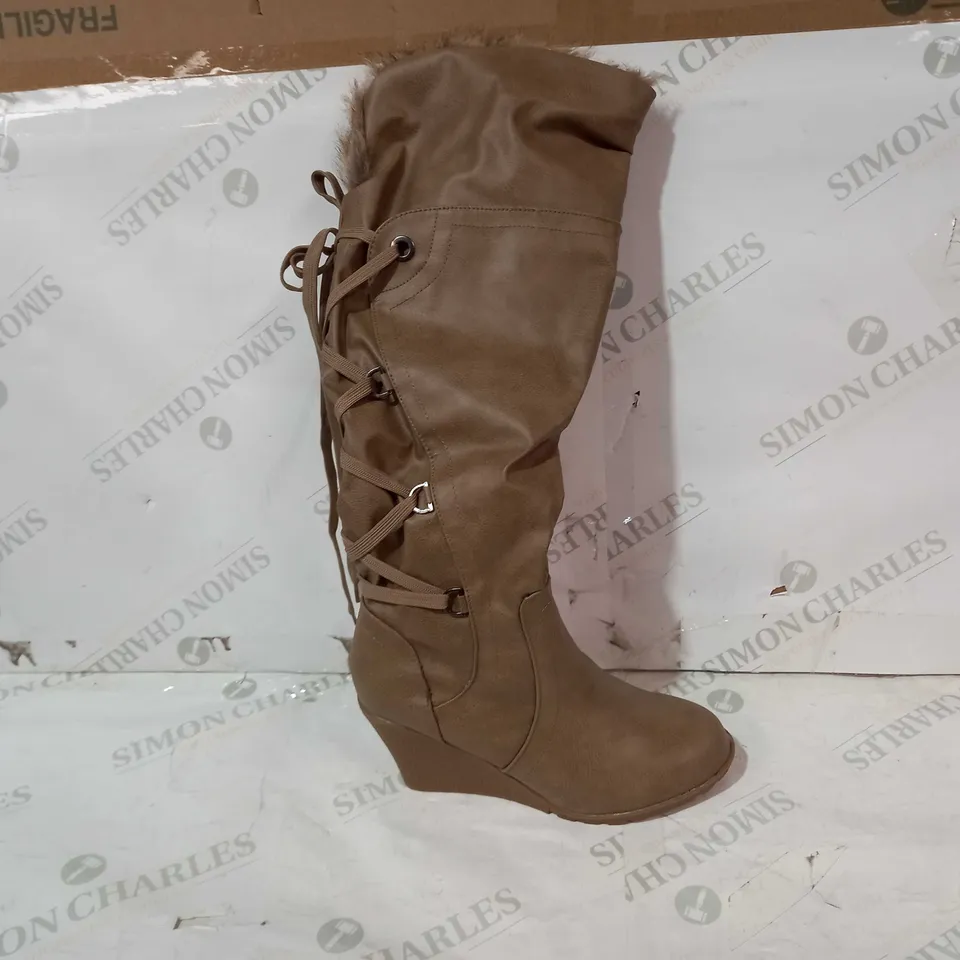 BOXED PAIR OF DESIGNER HIGH LEATHER BOOTS IN KHAKI UK SIZE 4