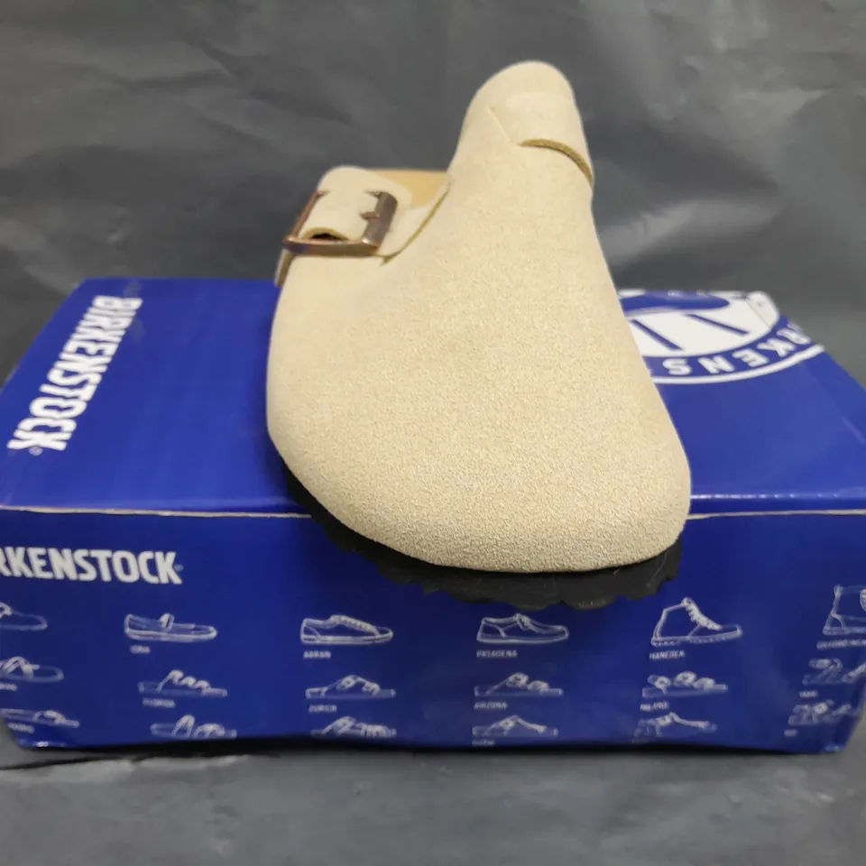 BOXED PAIR OF BIRKENSTOCK MULES IN STONE SIZE EU SIZE 40