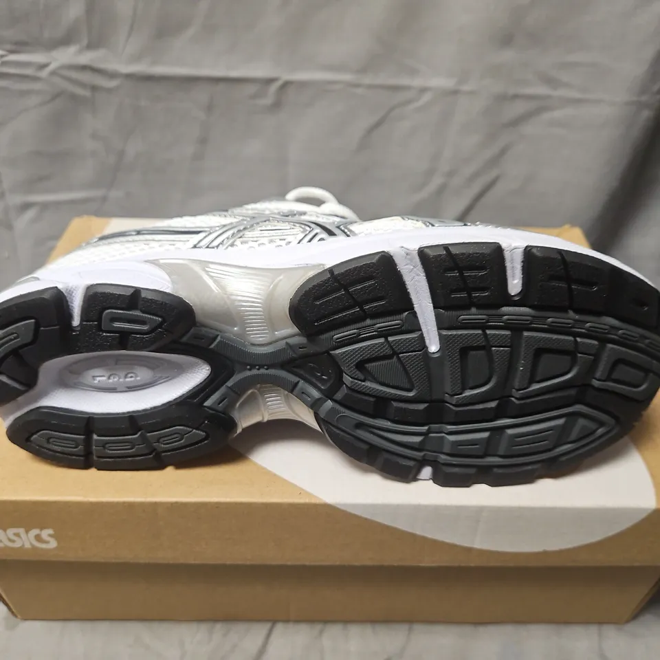 ASICS GEL-1130 WHITE/SILVER RUNNING SHOES – UK 5 (US MEN 6) – BOXED