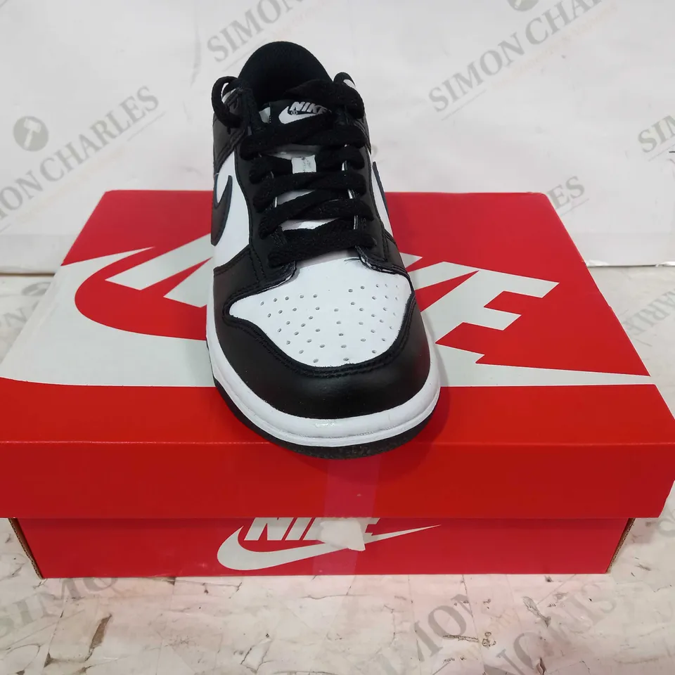 BOXED PAIR OF NIKE DUNK LOW SHOES IN WHITE/BLACK UK SIZE 3
