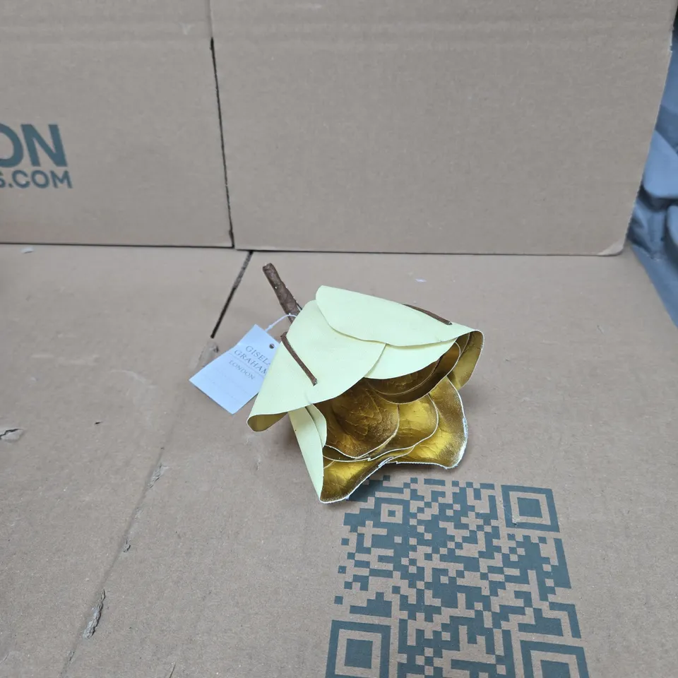 BOX OF APPROXIMATELY 10 X GISELA GRAHAM YELLOW FLOWER DECORATIONS