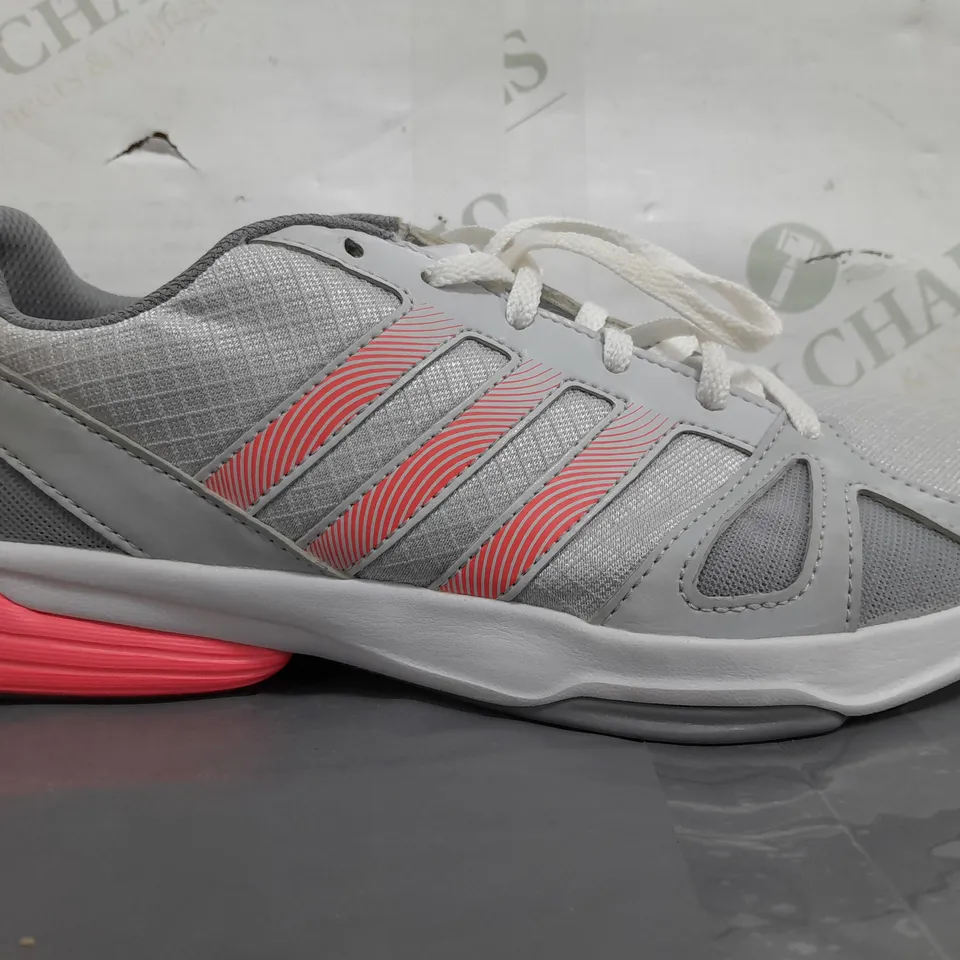 PAIR OF ADIDAS TRAINERS IN GREY/PINK UK SIZE 8