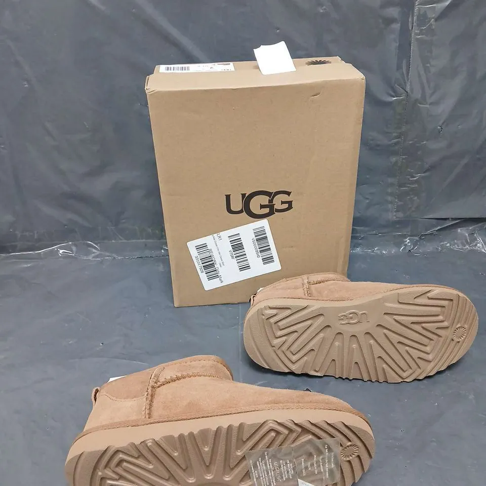 BOXED PAIR OF KIDS UGGS CLASSIC BOOT - UK 1 