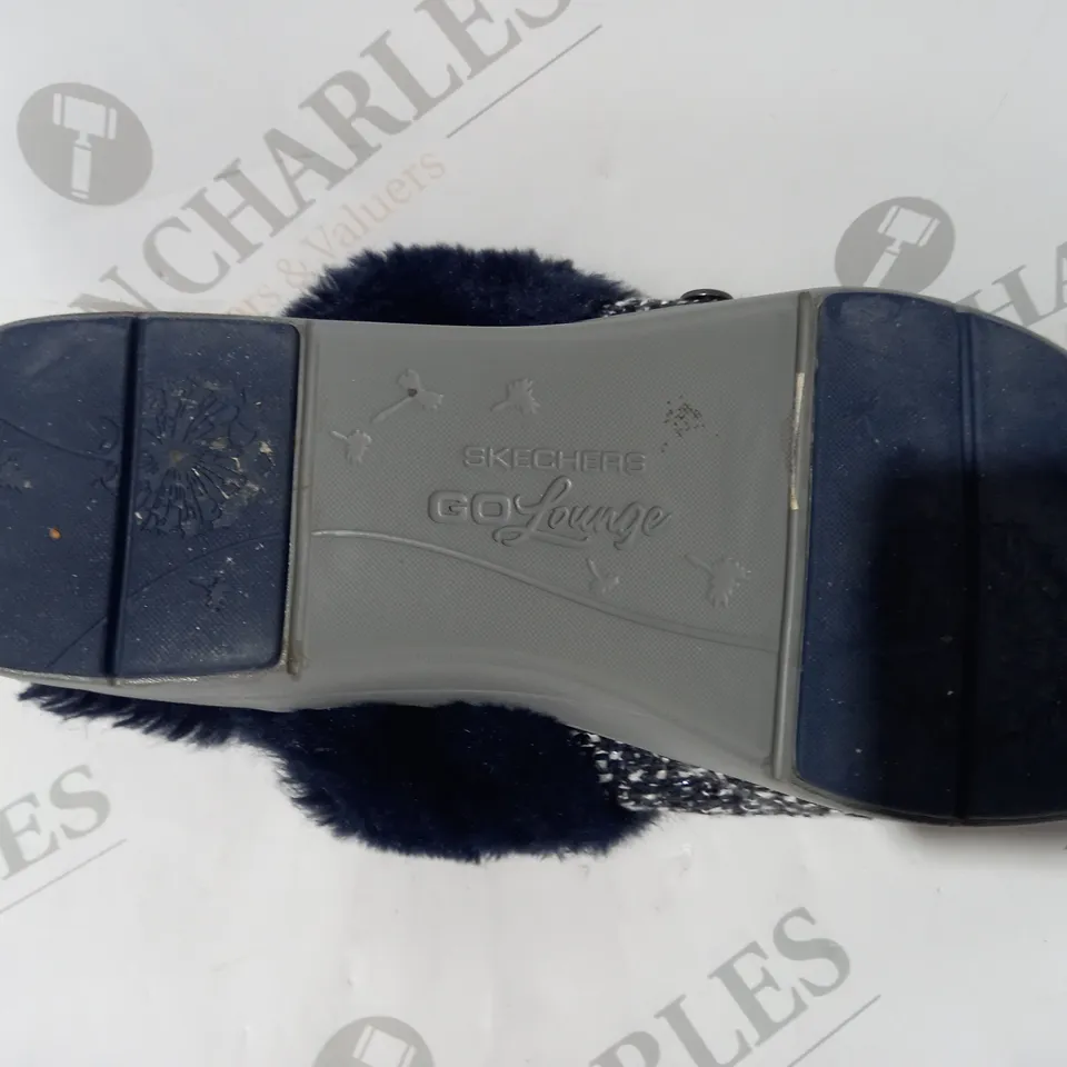 PAIR OF SKECHERS NAVY ARCH SLIPPERS IN NAVY UK SIZE 6