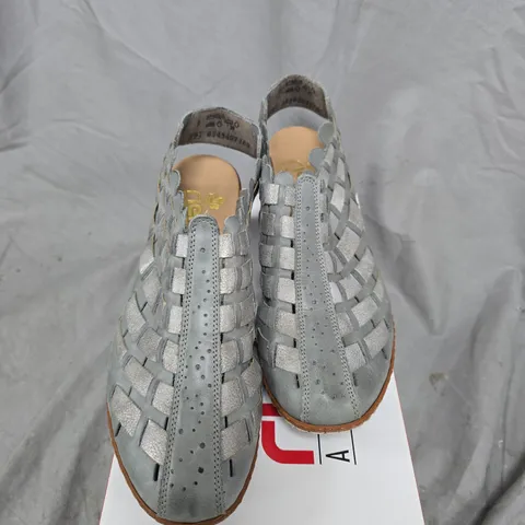 WOMEN'S GREY WOVEN LEATHER SLIP-ON SHOES SIZE EU 39