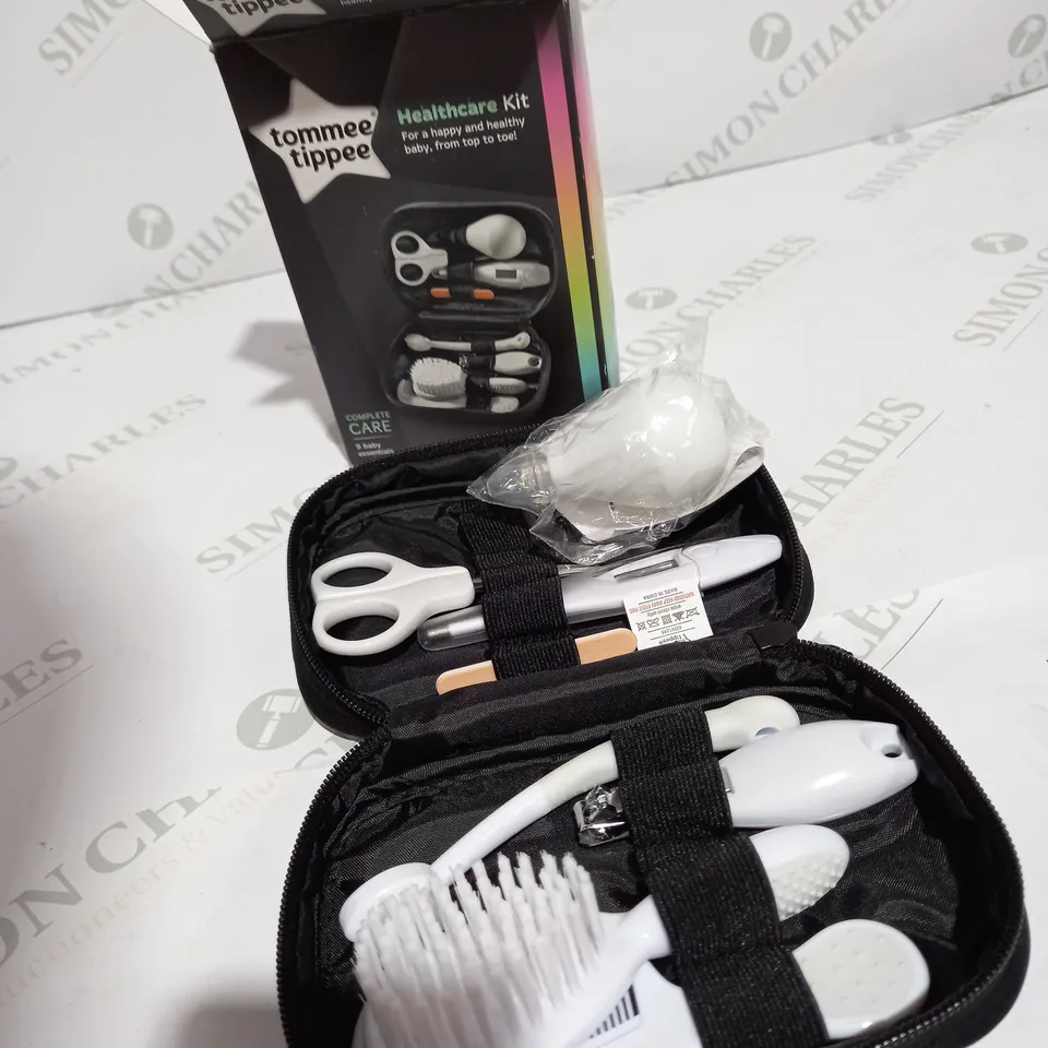 TOMMEE TIPPEE CLOSER TO NATURE HEALTHCARE & GROOMING KIT