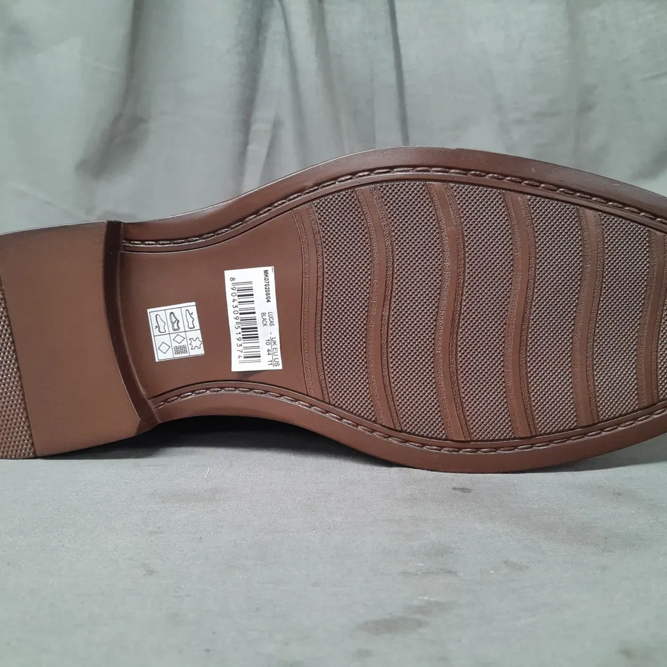 BOXED PAIR OF THOMAS CRICK LOAFERS IN BLACK UK SIZE 10