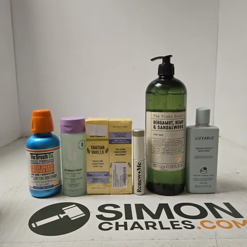 TOTE OF APPROXIMATELY 10 ASSORTED BEAUTY PRODUCTS INCLUDING THE BREATH CO ORAL RINSE, CLINIQUE LIQUID FACIAL SOAP MILD AND TAHITIAN VANILLA BODY OIL
