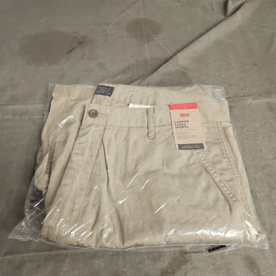 LEVI'S CARRIER CARGO SHORTS – KHAKI, SIZE 36, MEN'S
