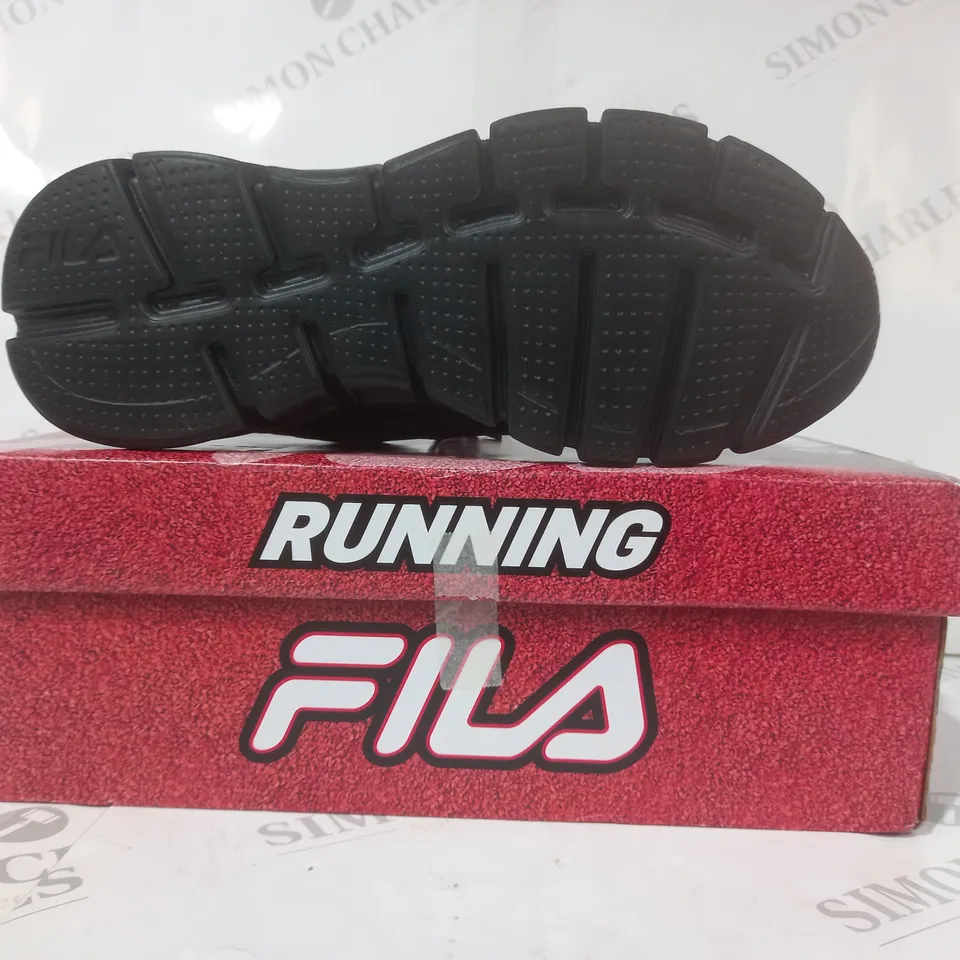 BOXED PAIR OF FILA FLASH ATTACK TRAINERS IN BLACK UK SIZE 7