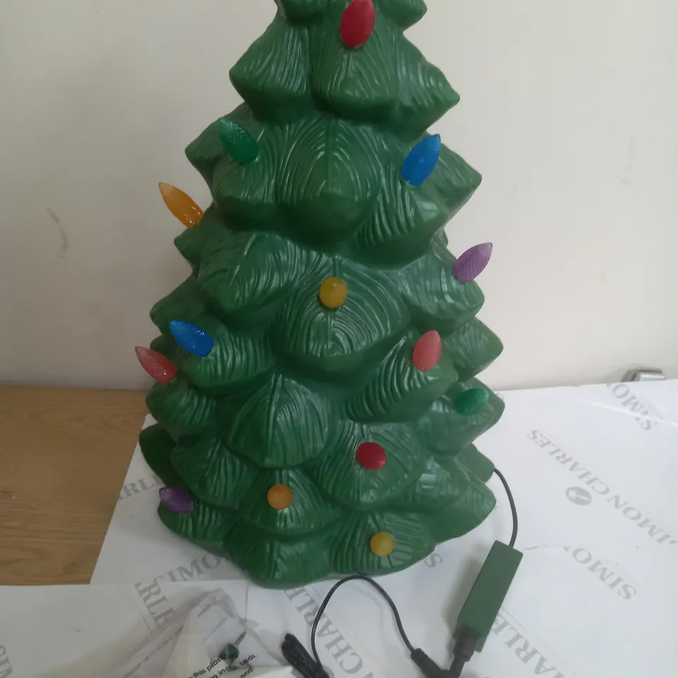 MR CHRISTMAS INDOOR OUTDOOR MOLDED CHRISTMAS TREE