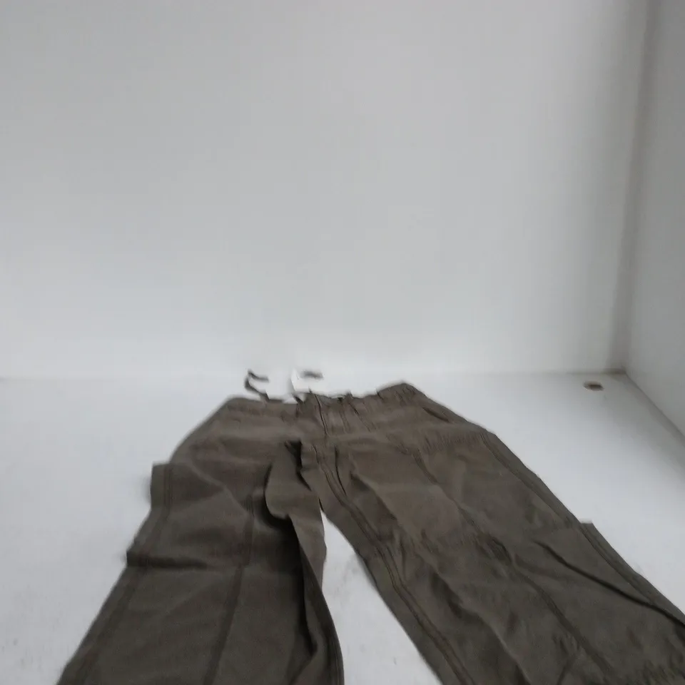 BERSHKA WOMEN'S CARGO PANTS – KHAKI, UK 6 (EU 34)
