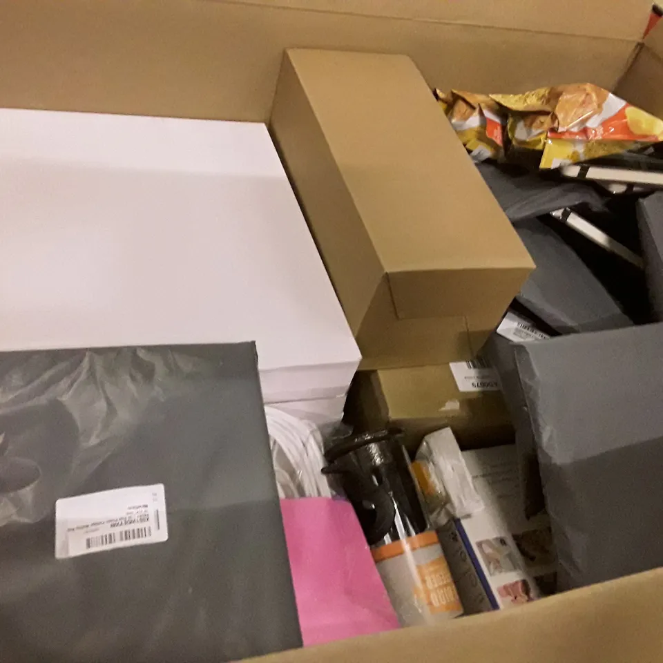 PALLET OF 6 BOXES CONTAINING ASSORTED PRODUCTS INCLUDING PORTABLE HEATER, MOLESKINE 2022-23 PLANNER, DOGGY MULTI-VITAMIN, BIRD FEEDER, GIFT BAGS, CLEAR GLASS CANDLE HOLDERS
