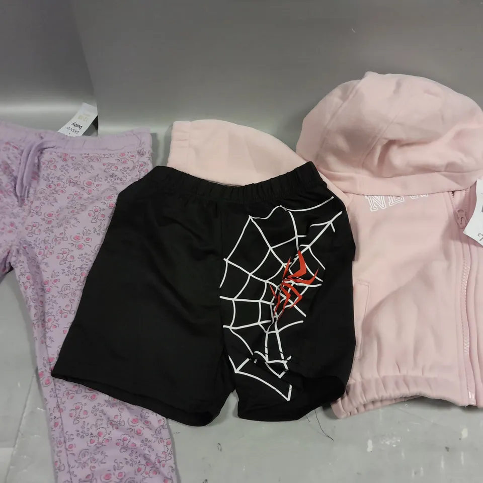 APPROXIMATELY 20 ASSORTED CHILDRENS CLOTHING PRODUCTS IN AGES RANGING FROM 0-5YRS