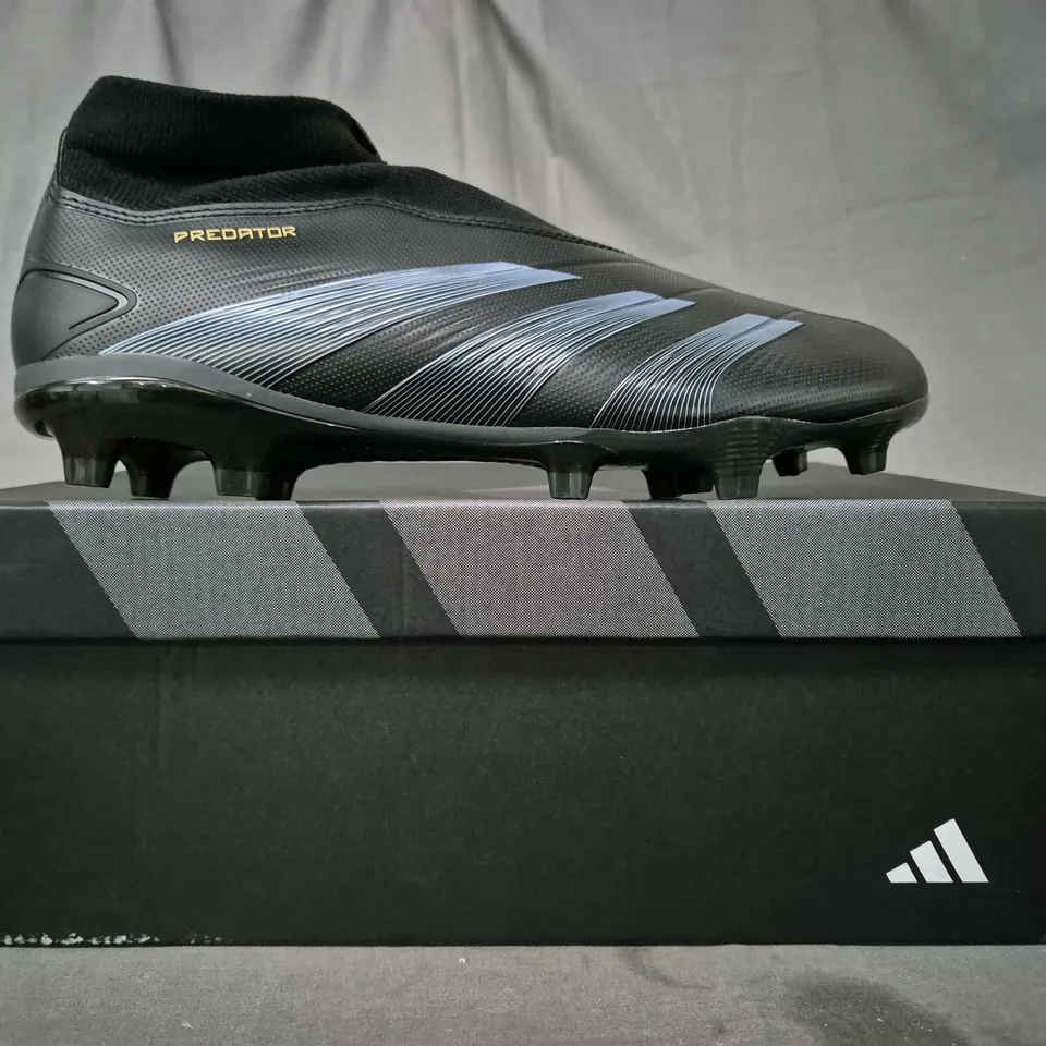 BOXED PAIR OF ADIDAS PREDATOR LEAGUE FOOTBALL BOOTS IN BLACK UK SIZE 7.5