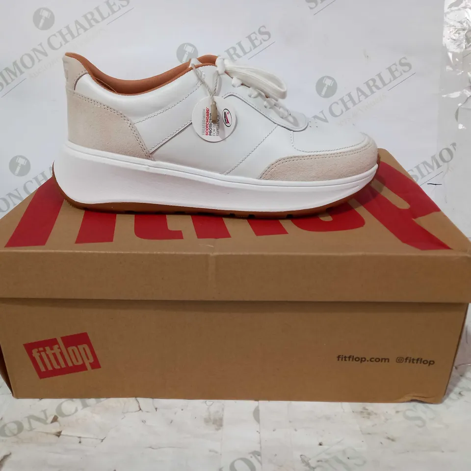 BOXED PAIR OF FITFLOP LEATHER/SUEDE FLATFORM SNEAKERS IN WHITE UK SIZE 5