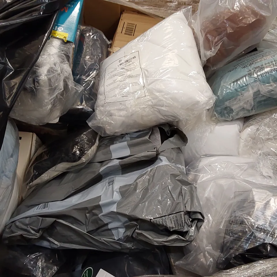 PALLET OF ASSORTED BEDROOM AND COMFORT BASED PRODUCTS TO INCLUDE; PILLOWS, SUPPORT SEAT CUSHIONS AND SIMILARLY RELATED GOODS