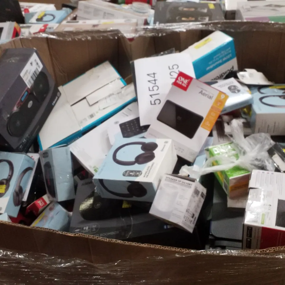 PALLET CONTAINING ASSORTED ELECTRICAL PRODUCTS INCLUDING POLAROID 120W SOUNDBAR, GAMING HEADSET, AERIAL, BLUETOOTH CD BOOMBOX, LONG ARM PHONE HOLDER & LIGHT BAR
