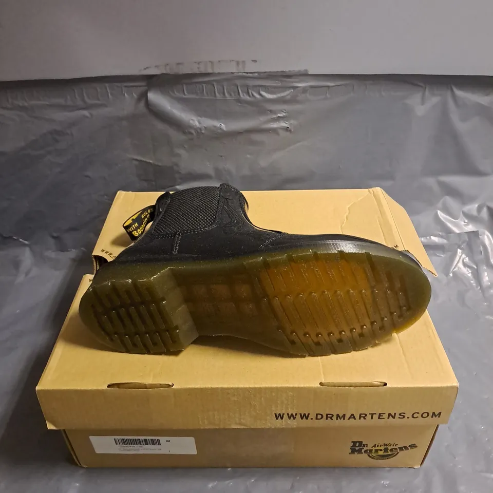 BOXED PAIR OF DR MARTENS PATENT LAMPER BOOTS IN BLACK SIZE UK 4