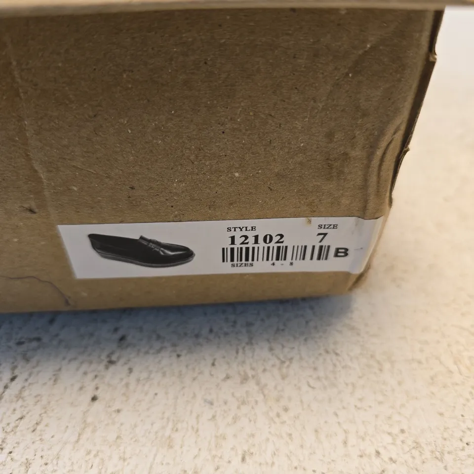 CUSHION WALK BLACK PATENT LOAFERS – UK 7 (STYLE 12102)